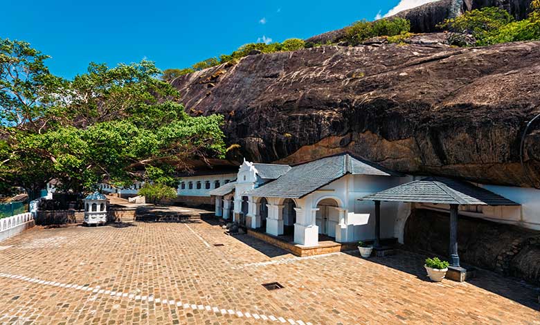 rock-temple-dambulla-sri-lanka