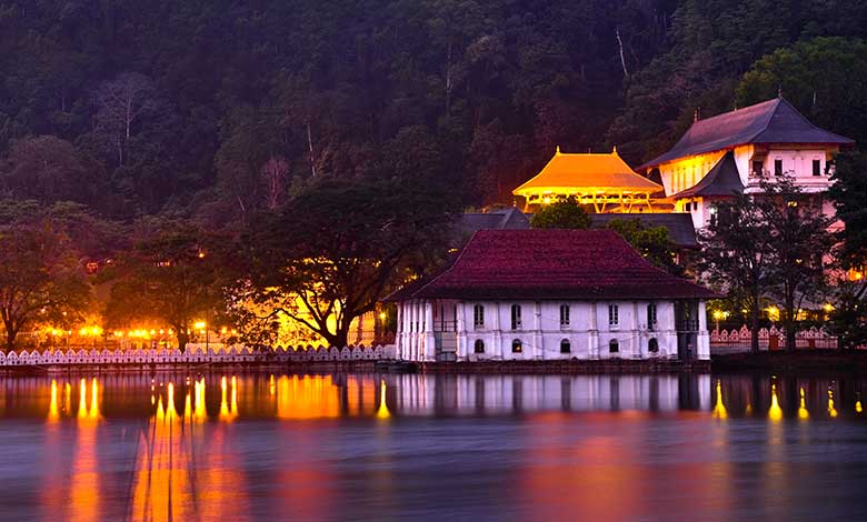 temple-sacred-tooth-relic-buddhist-temple-city-kandy-sri-lanka-kandy